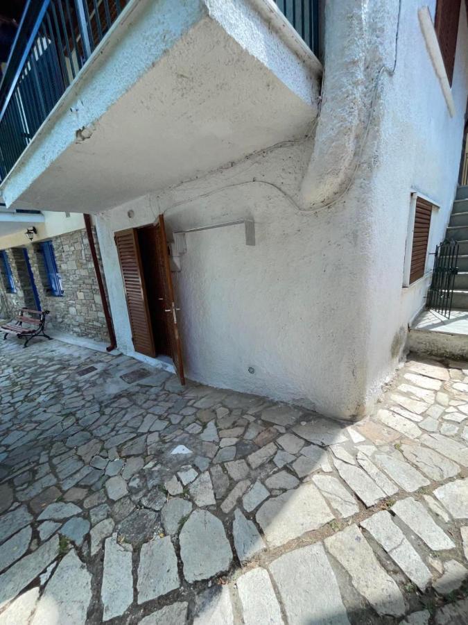 The Square Apartment Maries  Exterior foto